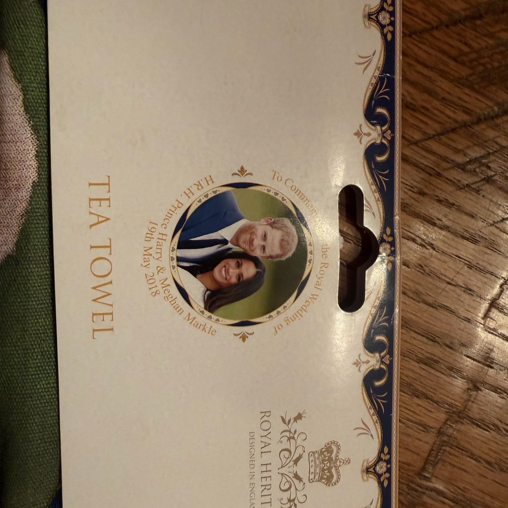 Royal Wedding CommemorativeTea Towel with Harry and Megan - Picture 3 of 5